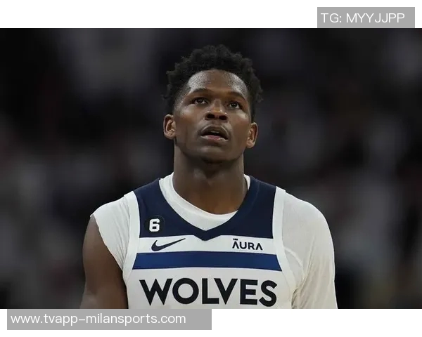 爱德华兹半场表现分析:11投4中收获10分6篮板2助攻并有3次失误 爱德华兹半场表现分析:11投4中收获10分6篮板2助攻并有3次失误