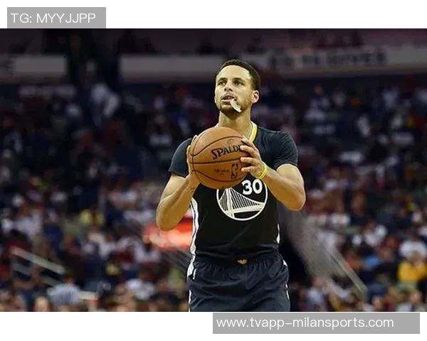 张佳玮解析库里魔球魅力科尔战术智慧超越米奇对文班的运用