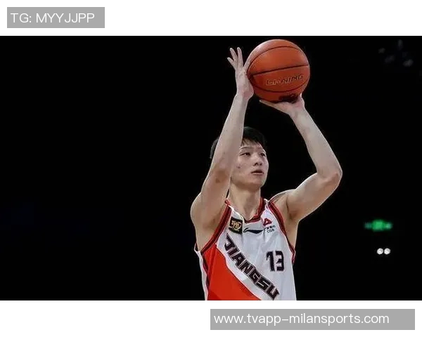 刘泽希表现出色14投6中斩获16分8篮板4助攻三分球命中率高达60